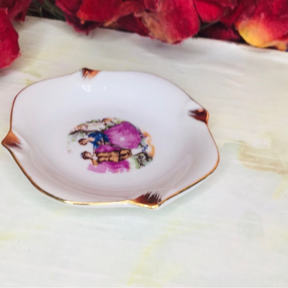 Vintage MCM Porcelain   Fragonard’s Courting Couple  Ashtray Trinket Dish - Picture 3 of 9